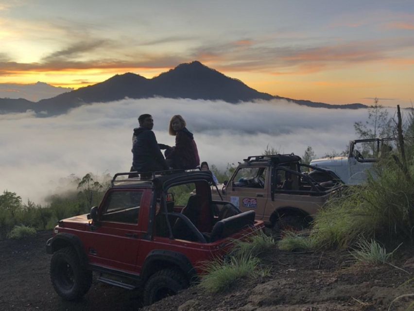 A Memorable Nagarkot Sunrise & Hike to Dhulikhel Day Tour - Walking from Nagarkot toward Dhulikhel
