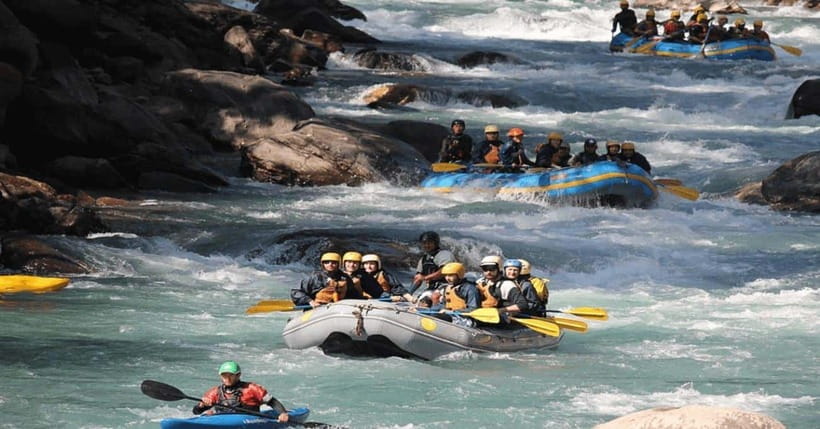 Beginner-Friendly Rafting Adventure on the Trishuli River - Lunch on a boulder-strewn river beach
