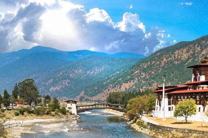 Bhutan Tour- 4 DAYS 3 NIGHTS - Day 4: An early airport transfer and a final mountain view