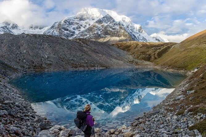Dancing in the Manaslu Circuit Trek - Day 2: hot springs and Jagat’s stone houses