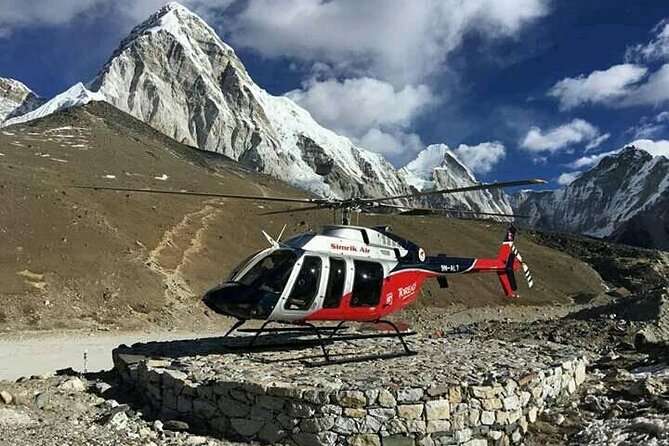 Everest Base Camp Helicopter Tour Stop at Hotel Everest View. - The return flight to Kathmandu
