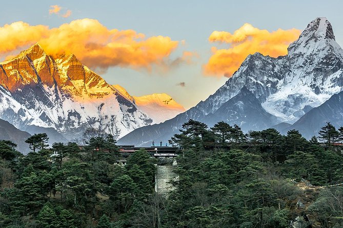 Everest Helicopter Tour with Breakfast in Hotel Everest View - The 6:00 am start and airport transfer