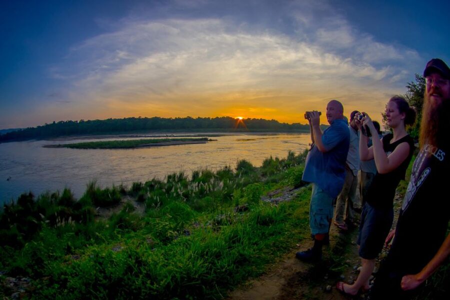 From Kathmandu/Pokhara: 3-Day All-Inclusive Chitwan Safari - Day two: canoe water, crocodiles, and forest roads