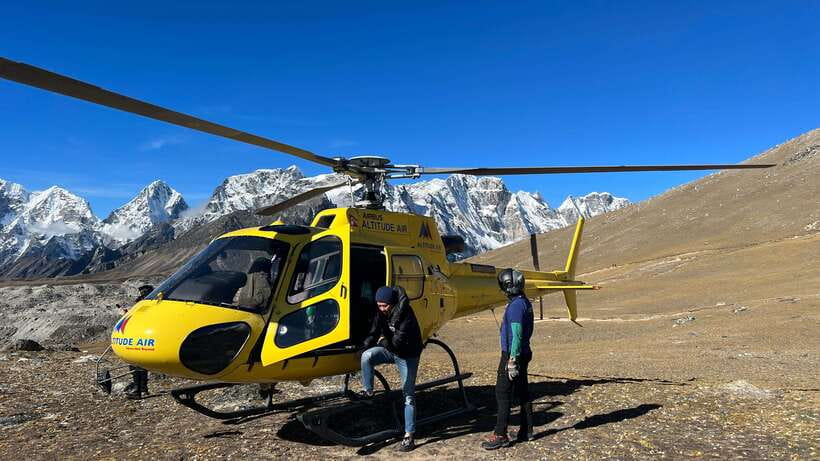 Kathmandu: Everest Helicopter Tour with Landing & Breakfast - Why this flight is such a powerful way to see Everest