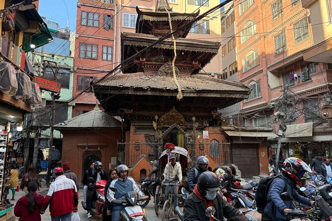 Kathmandu: Food, Drink and Shopping Rickshaw Tour - Kathmandu food starts in the streets
