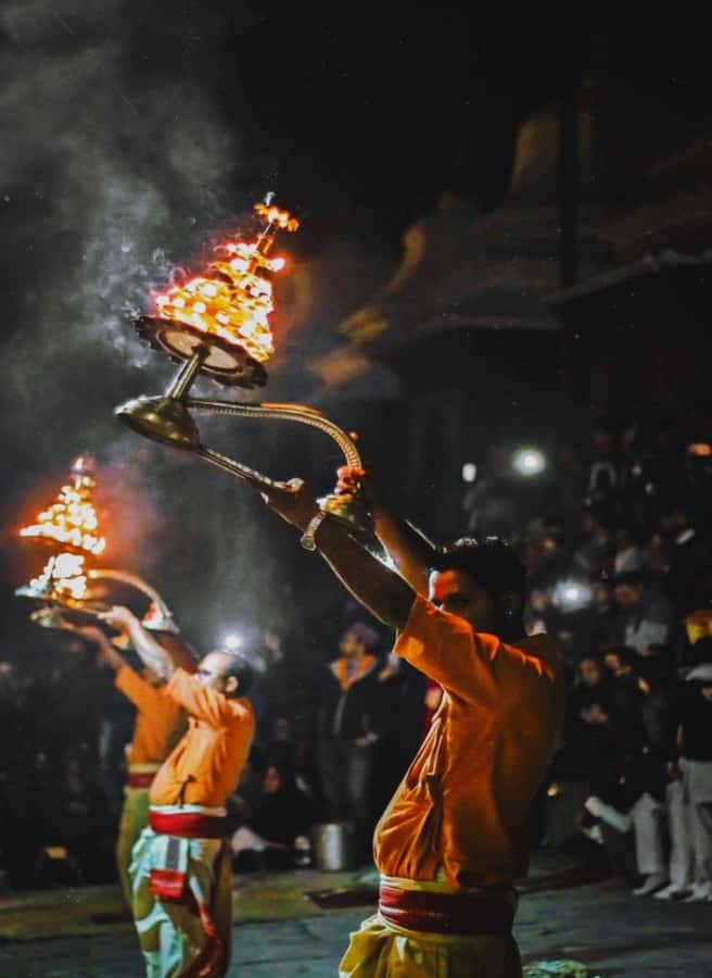 Kathmandu: Pashupatinath Aarati & Cremation Evening Tour - The temple’s roof, doors, and carved details