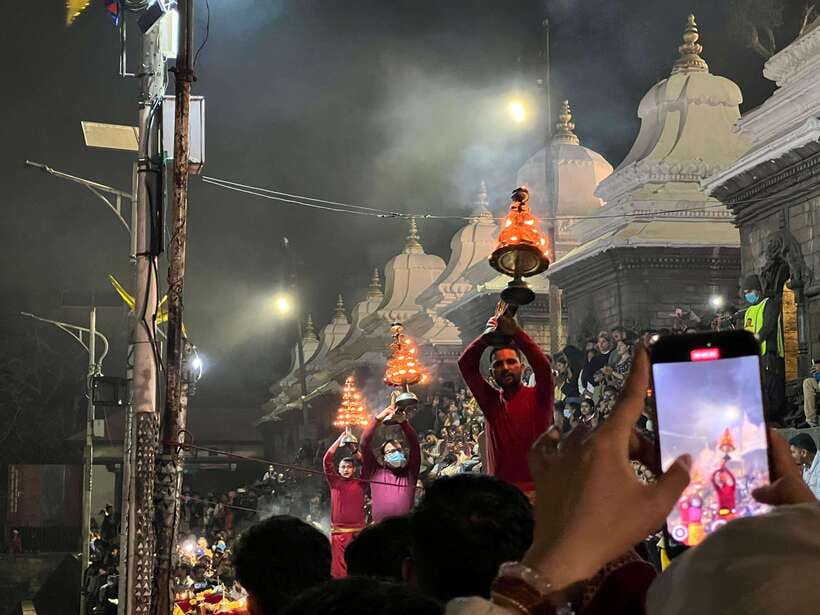 Kathmandu: Pashupatinath Evening Aarati Tour Private/Group - Finding your place beside the Bagmati River