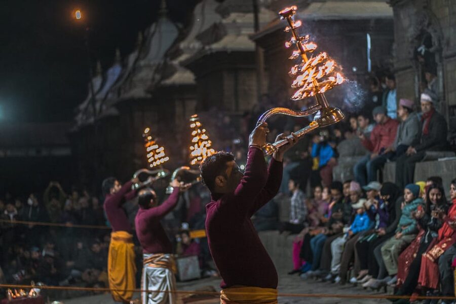 Kathmandu: Pashupatinath Temple Aarti Night Tour - Entering the Pashupatinath complex