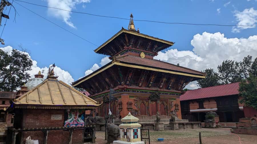 Kathmandu: UNESCO Heritage Site Private & Guided Tour - Kathmandu Durbar Square connects palace and living tradition