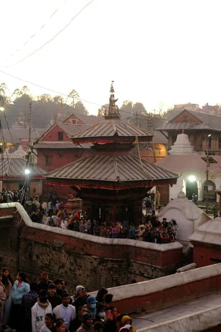 Katmandu: Pashupatinath Open Cremation & Evening Aarati - Who should book this evening?