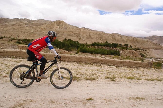 Mountain Bike Tour - The ridge-top site and valley views