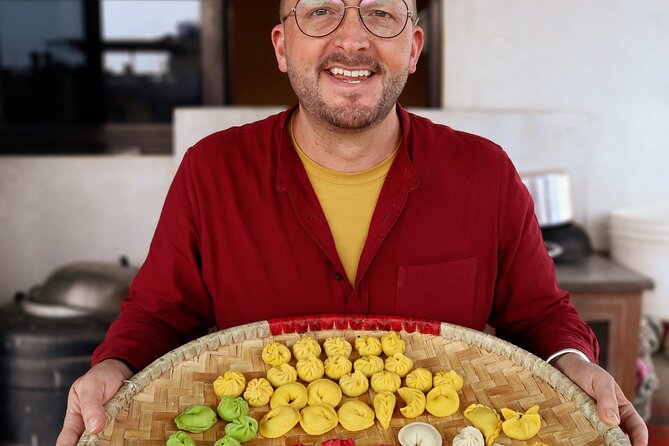 Rainbow Mo:Mo - Pinching, folding, and the art of the momo face